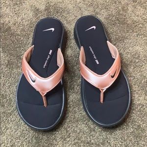 💕NWOT! Women Nike sandals💕